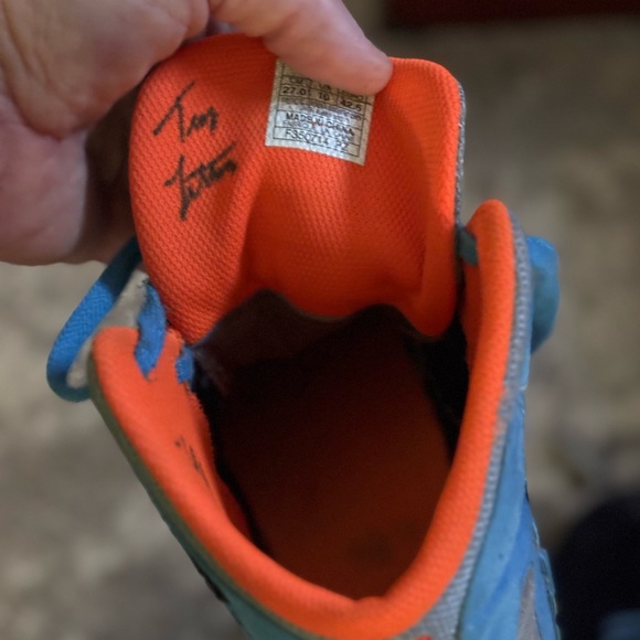 ASICS aggressors black red ,baby blue ,autograph,by, Troy Letters NCAA champion - Picture 3 of 3